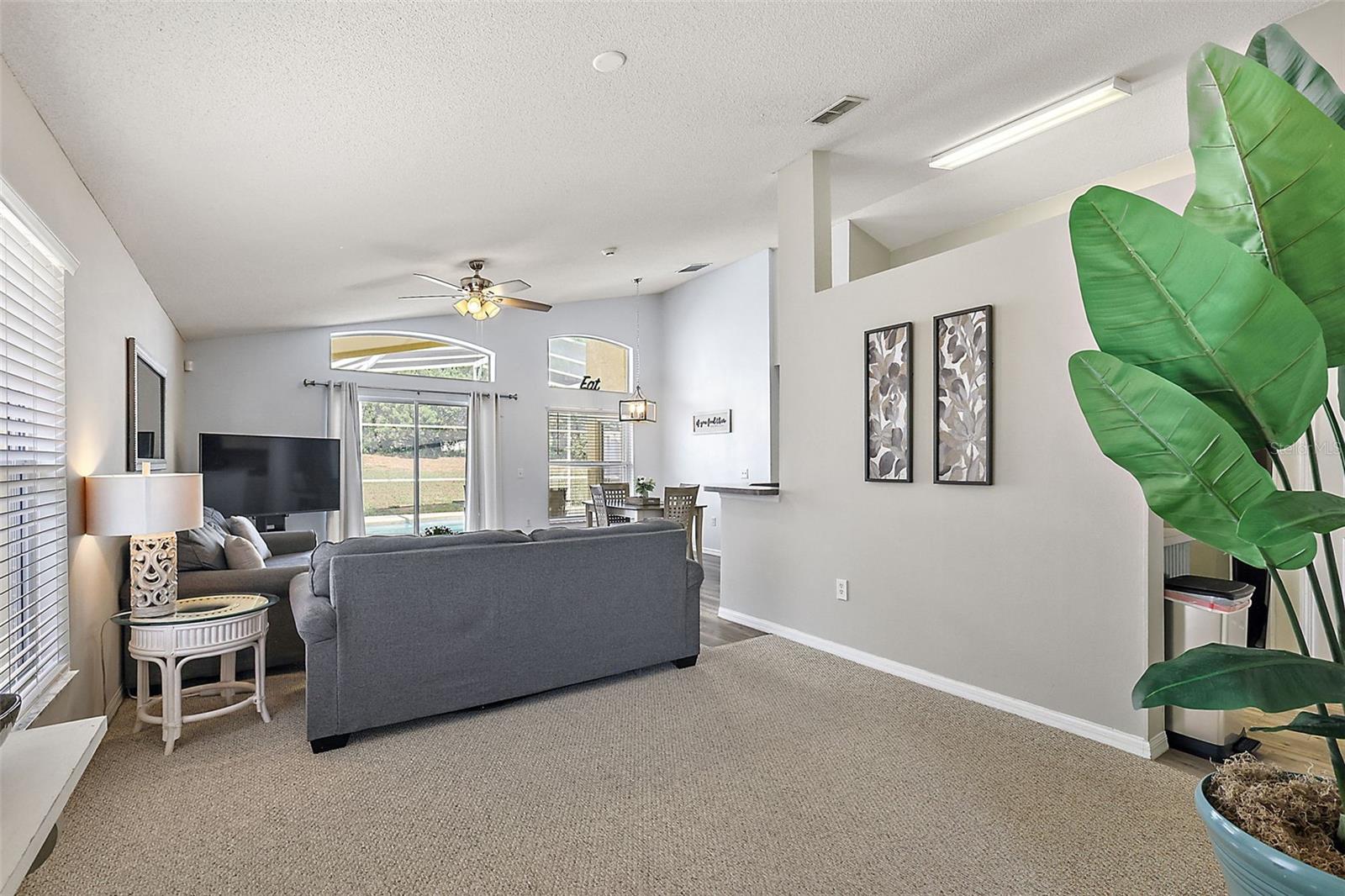 325 AYLESBURY LN
