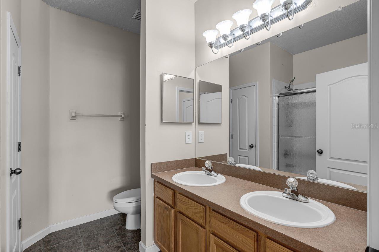 4881 CYPRESS WOODS DR #3203