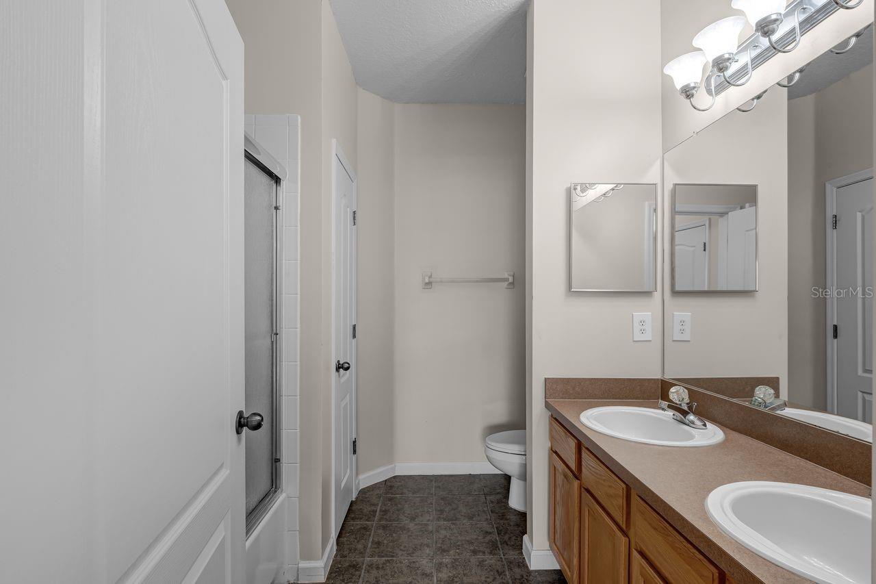 4881 CYPRESS WOODS DR #3203