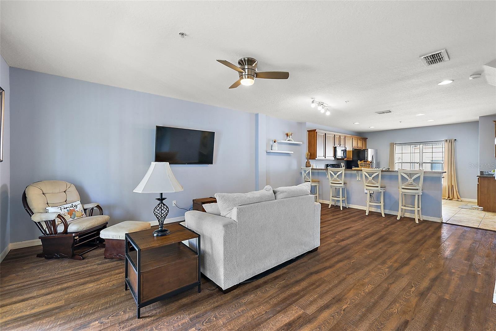 412 BLUE BAYOU LN