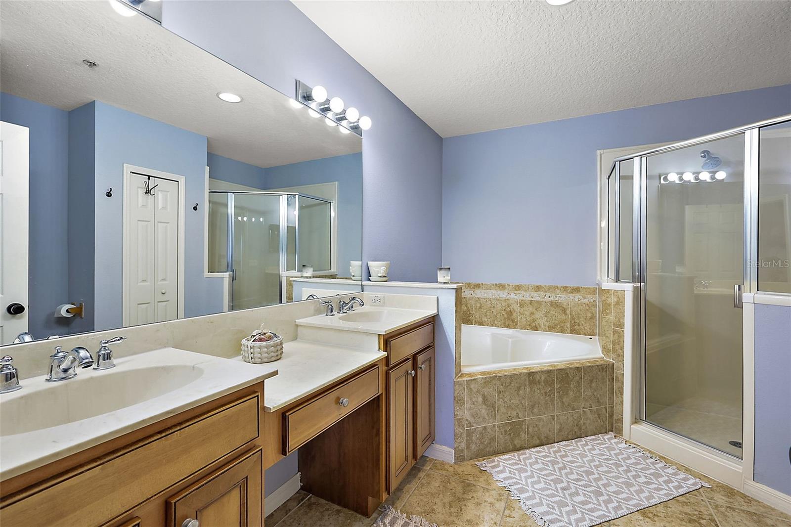 412 BLUE BAYOU LN