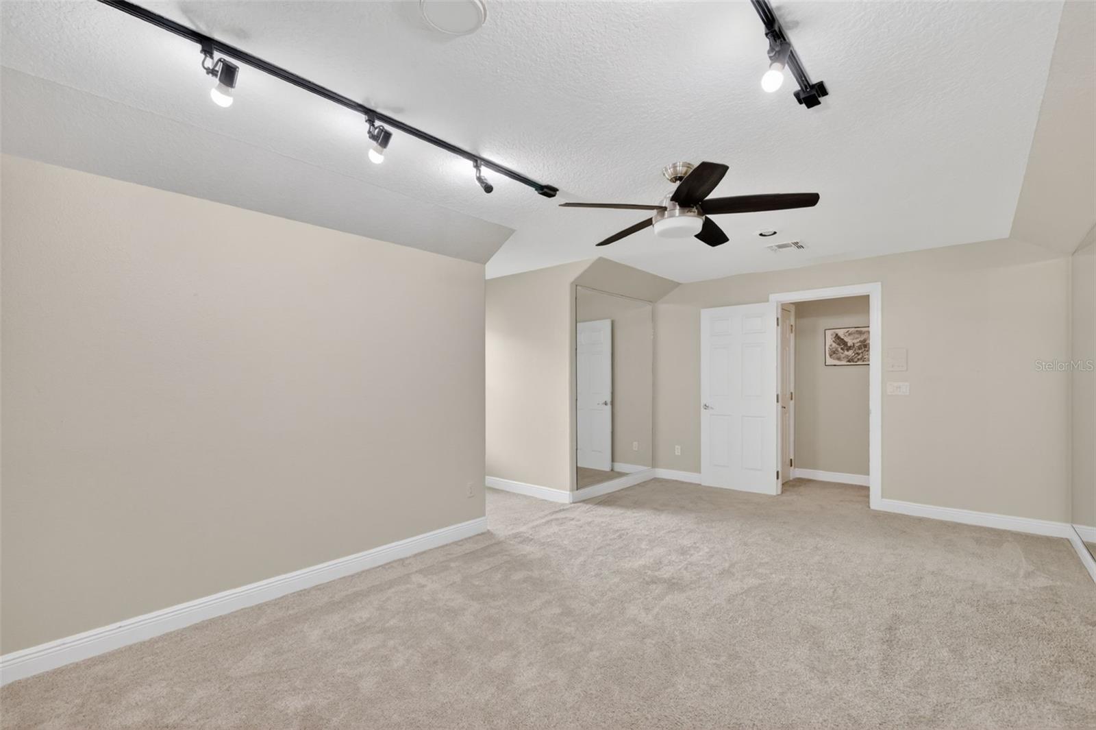 9537 CASTLEFORD PT