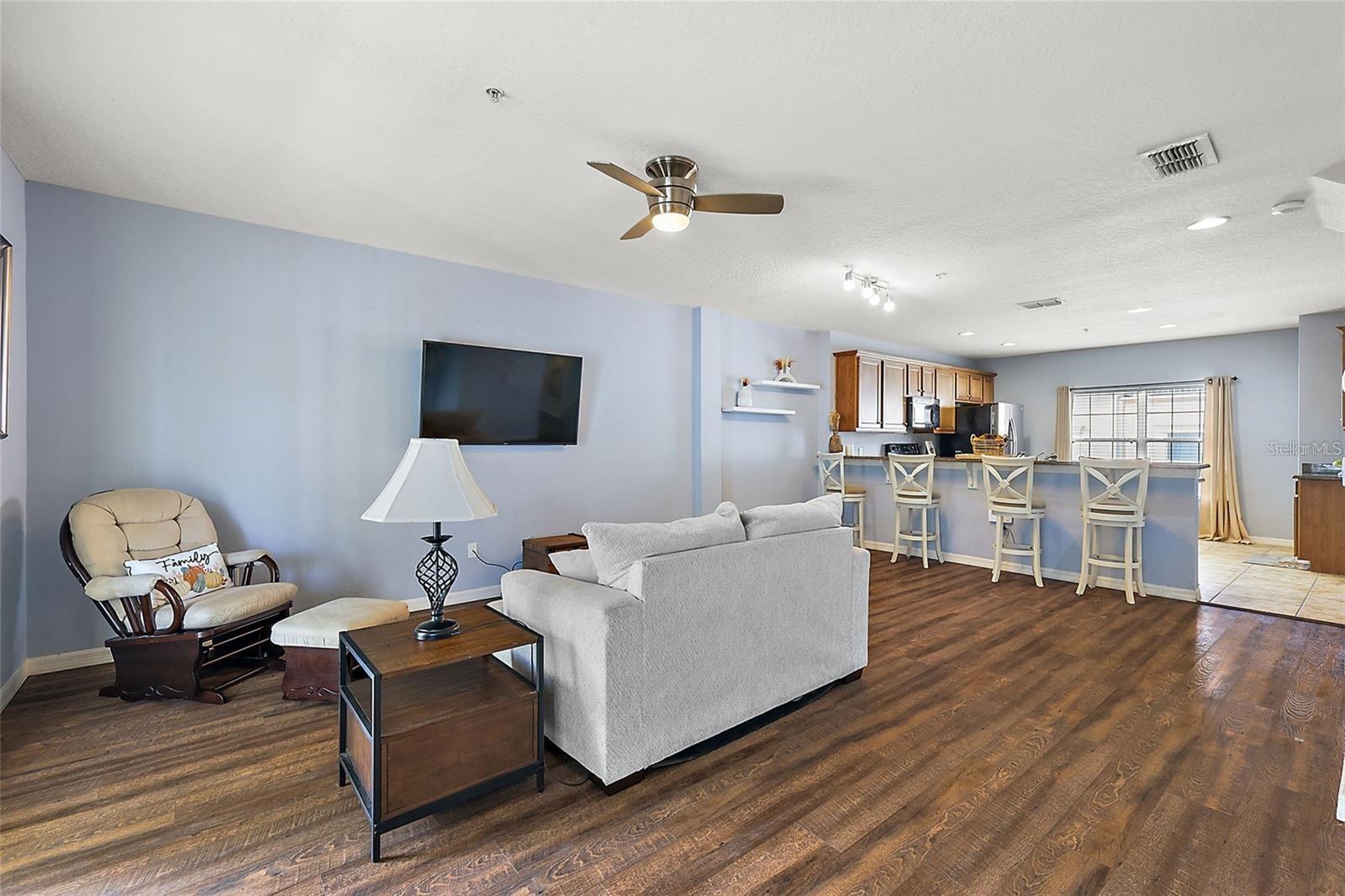 412 BLUE BAYOU LN