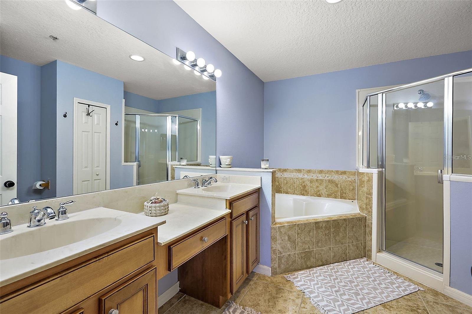 412 BLUE BAYOU LN