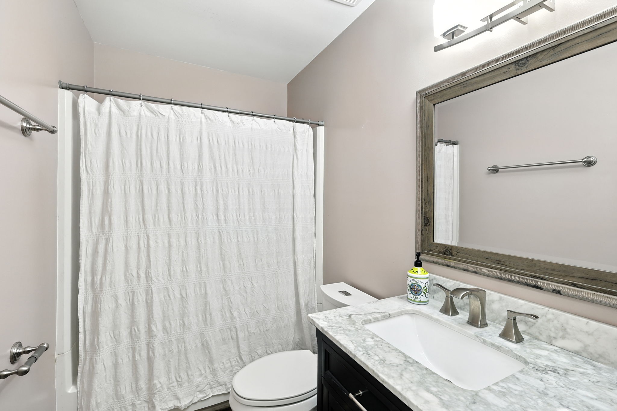 1121 Jacksons Valley Rd