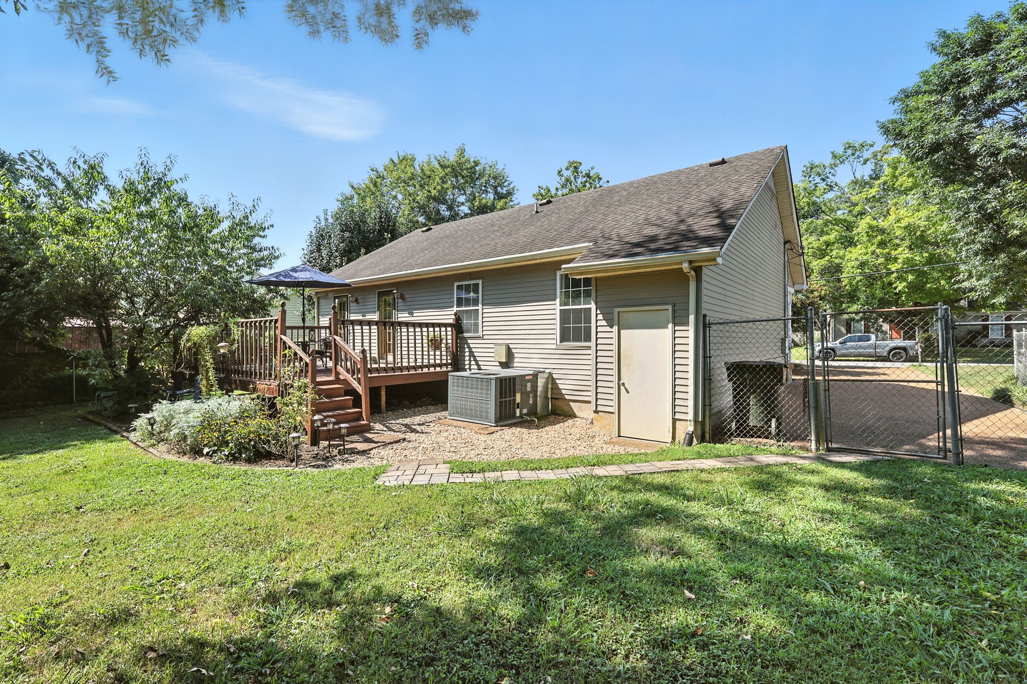 1121 Jacksons Valley Rd