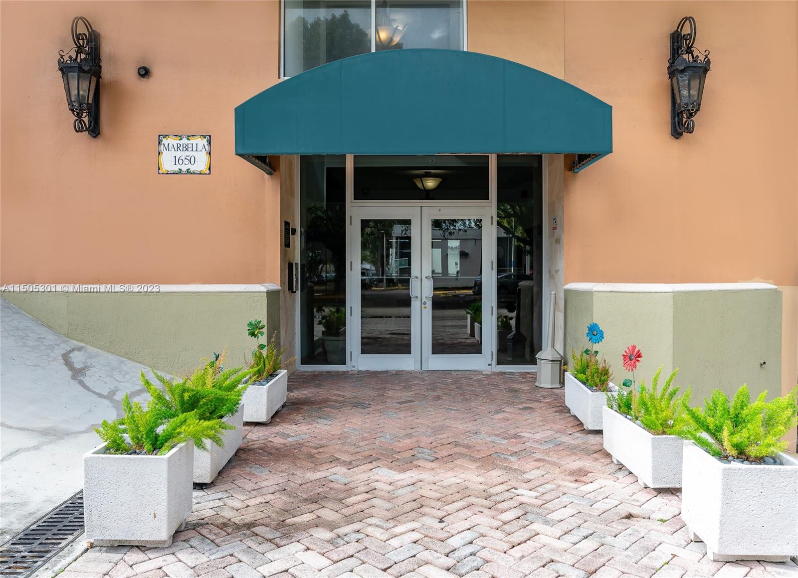 1650 Coral Way # 804