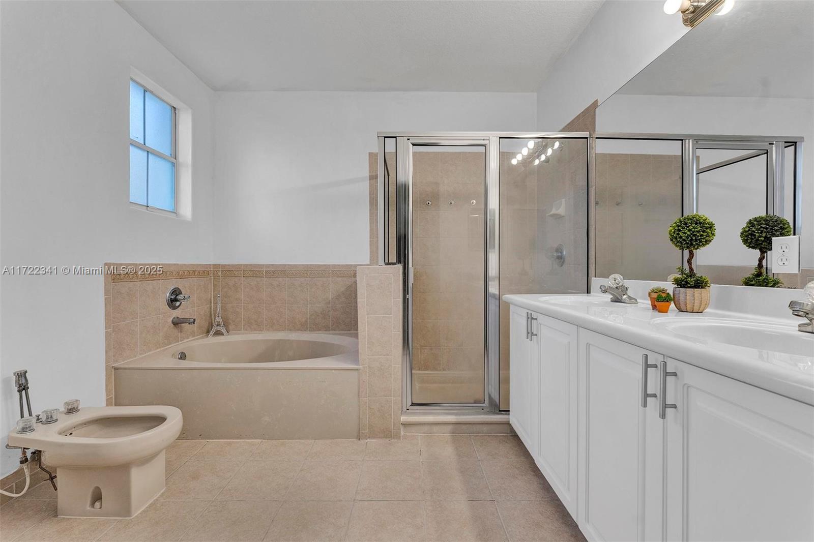 5470 NW 107th Ave # 808