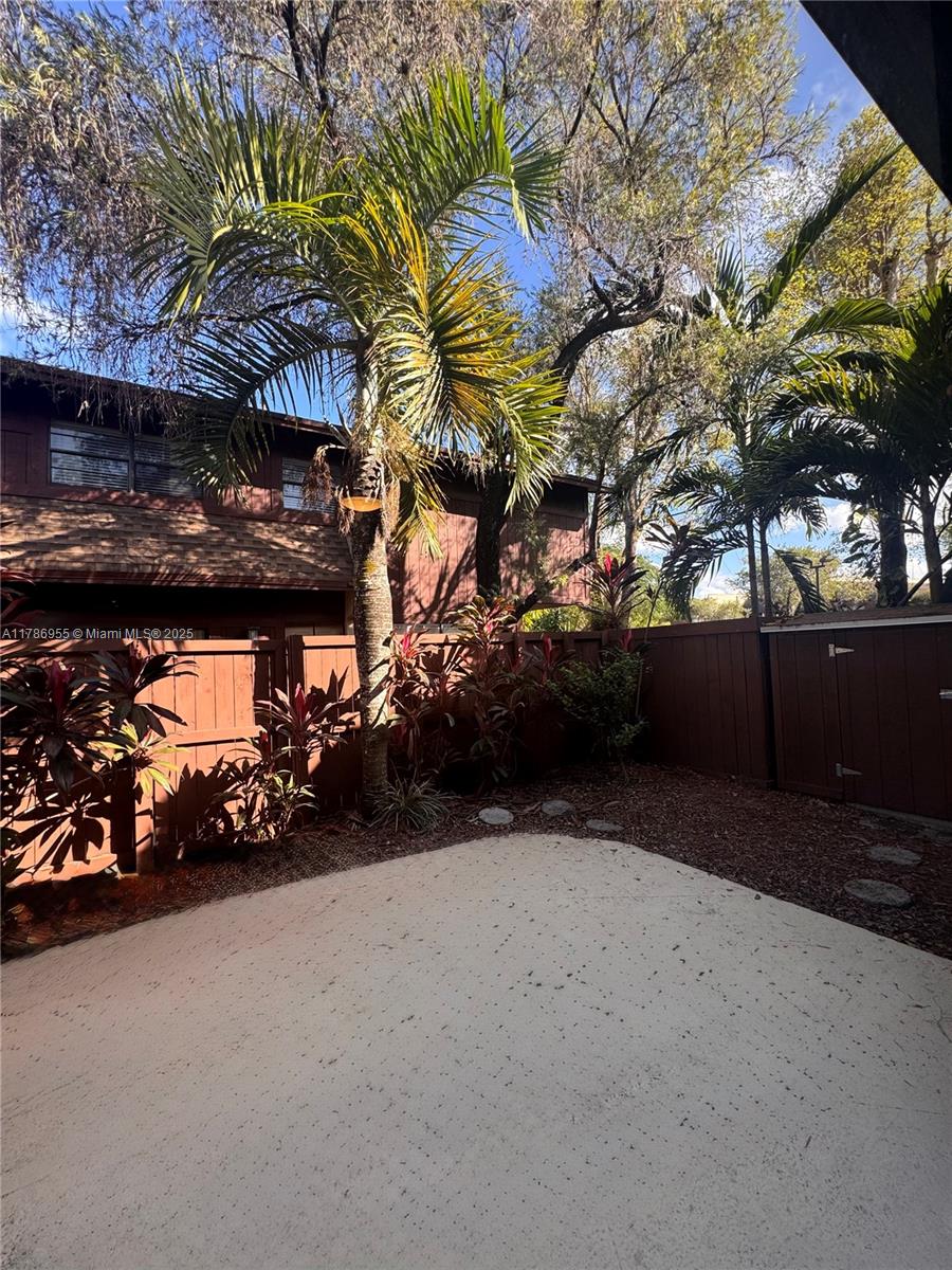 6405 SW 116 Pl Unit: E