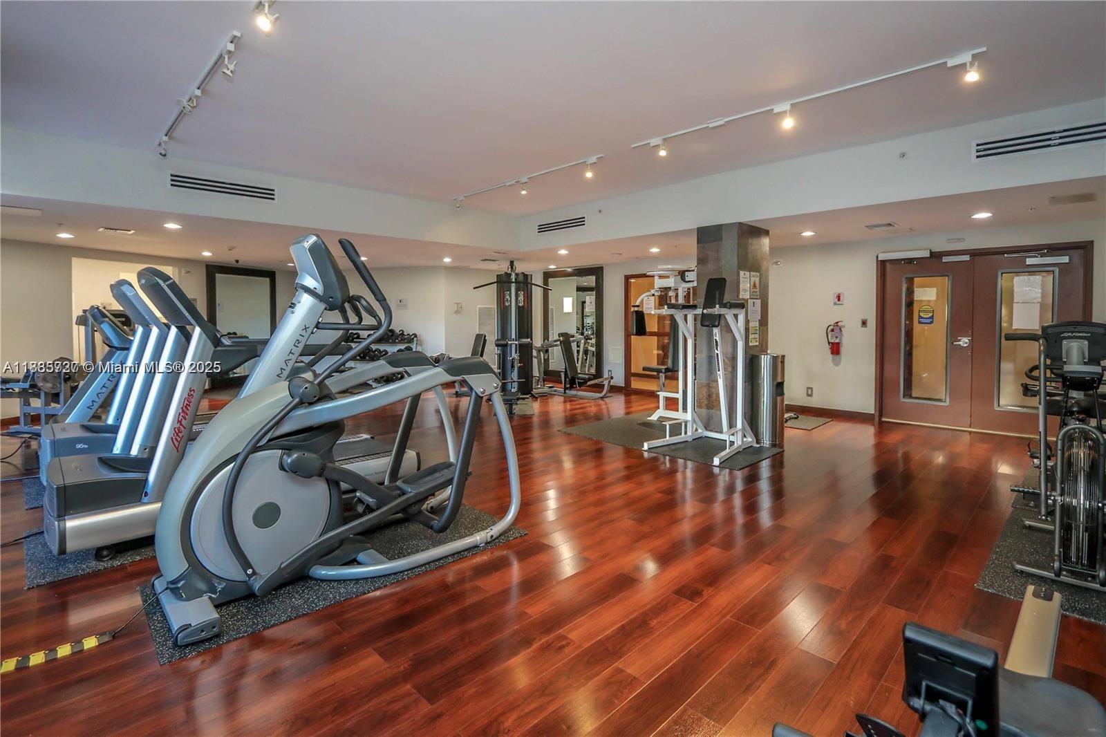 3300 NE 191st St Unit: LP08