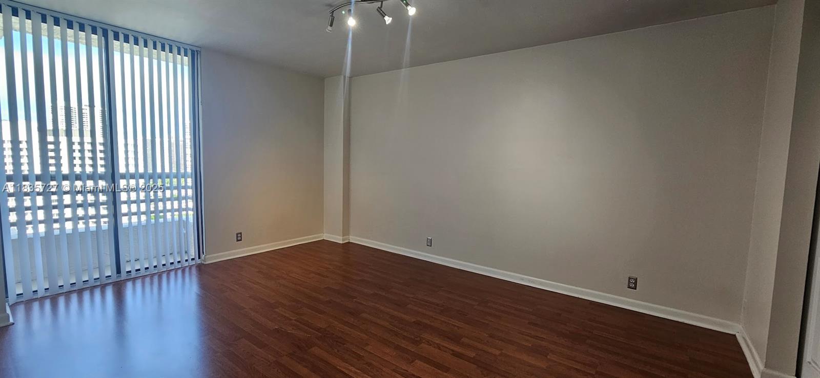 3300 NE 191st St Unit: LP08