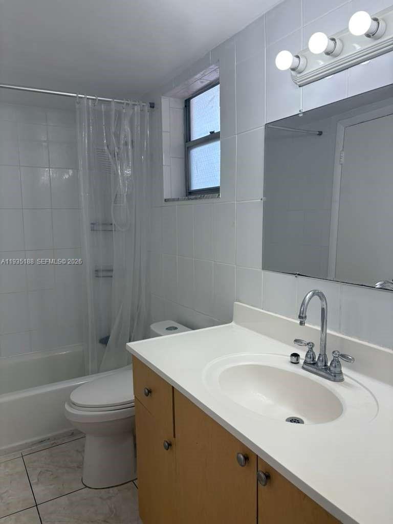 1551 NE Miami Gardens Dr Unit: 216
