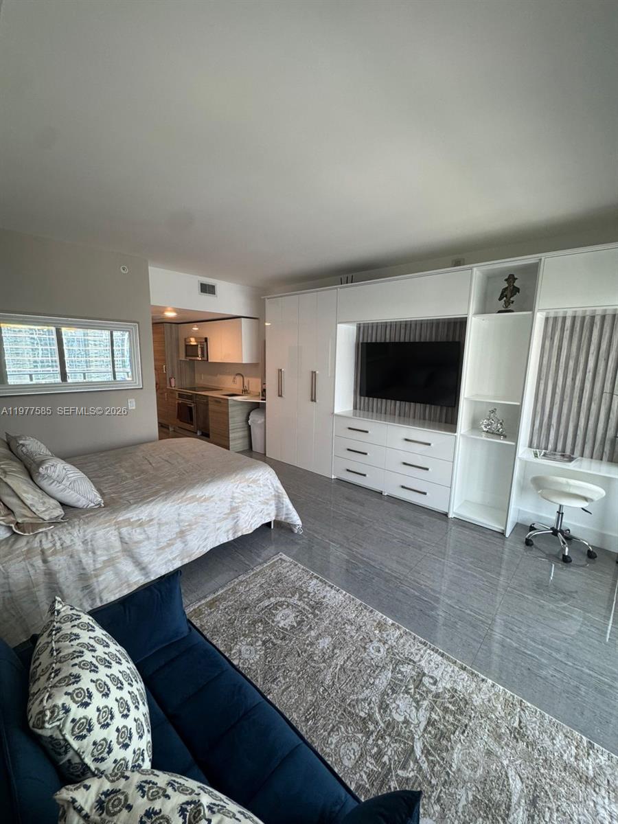 1300 Brickell Bay Dr # 2512