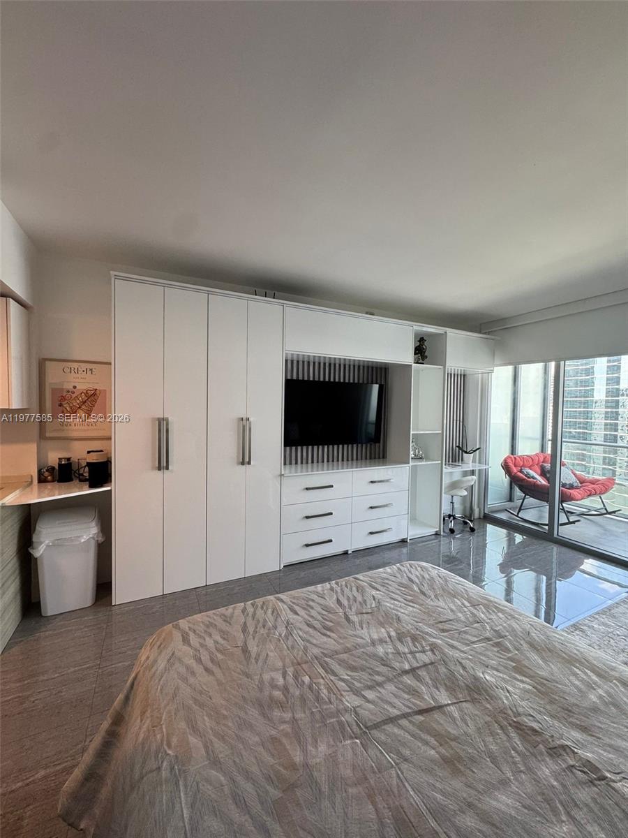 1300 Brickell Bay Dr # 2512