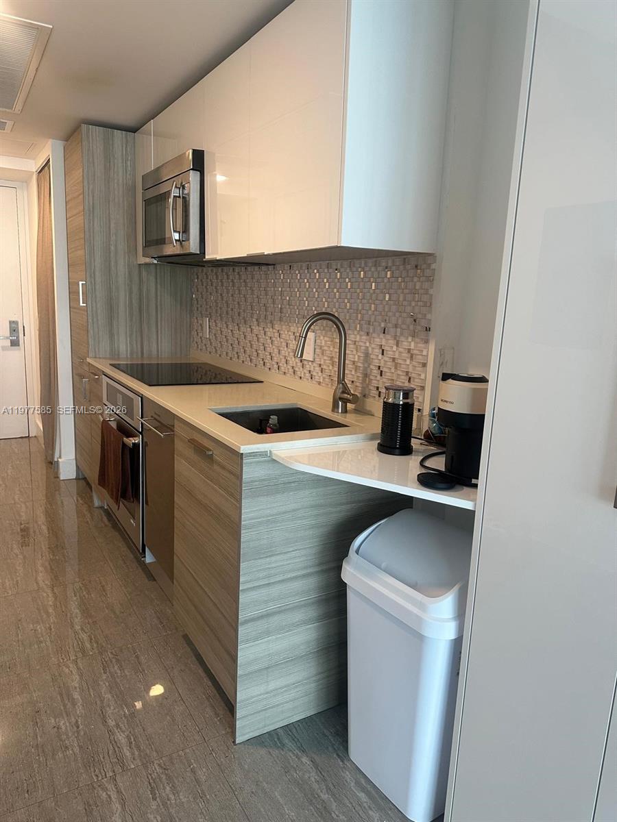 1300 Brickell Bay Dr # 2512