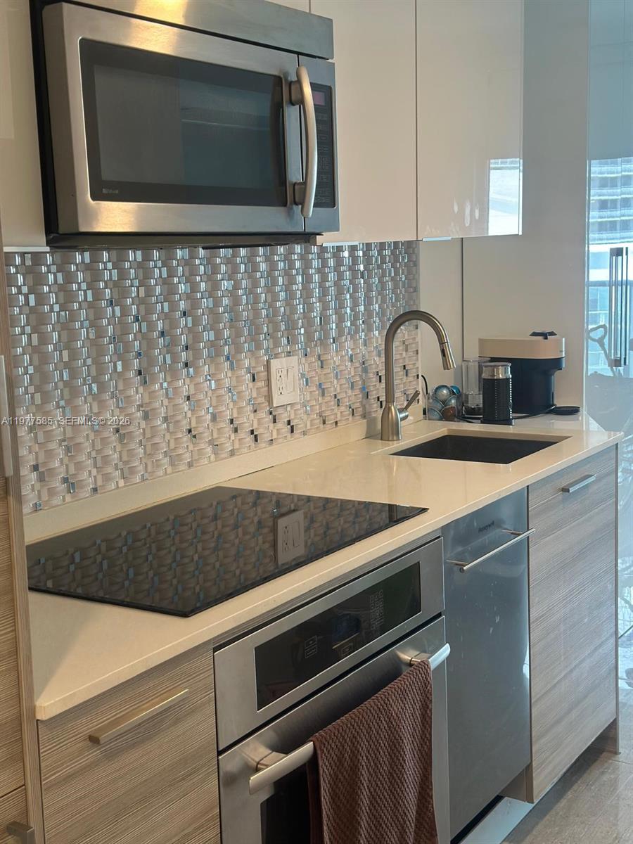 1300 Brickell Bay Dr # 2512