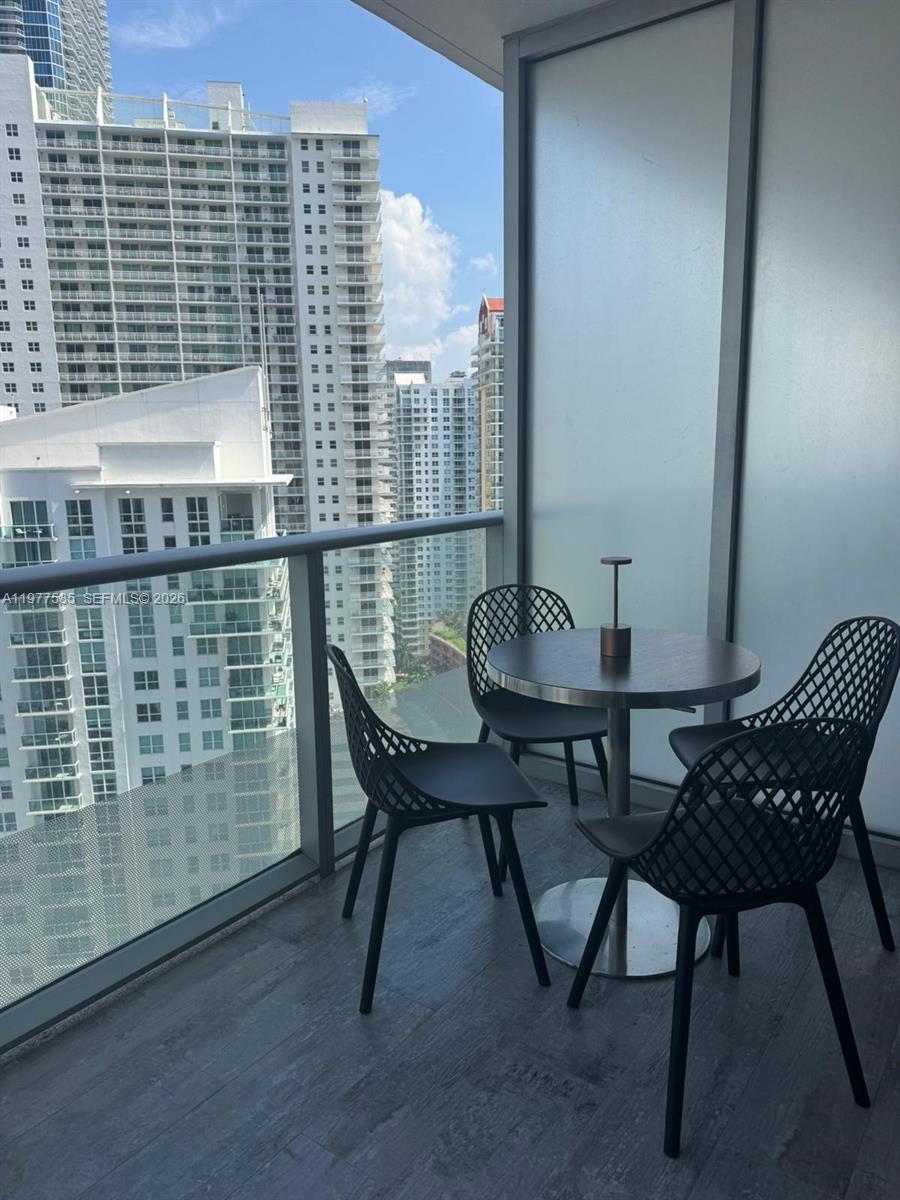 1300 Brickell Bay Dr # 2512