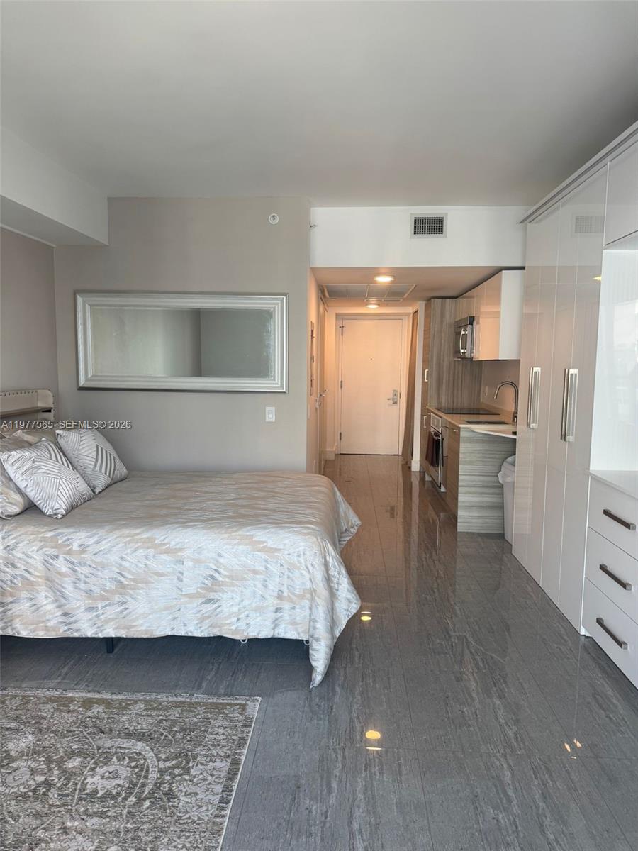 1300 Brickell Bay Dr # 2512