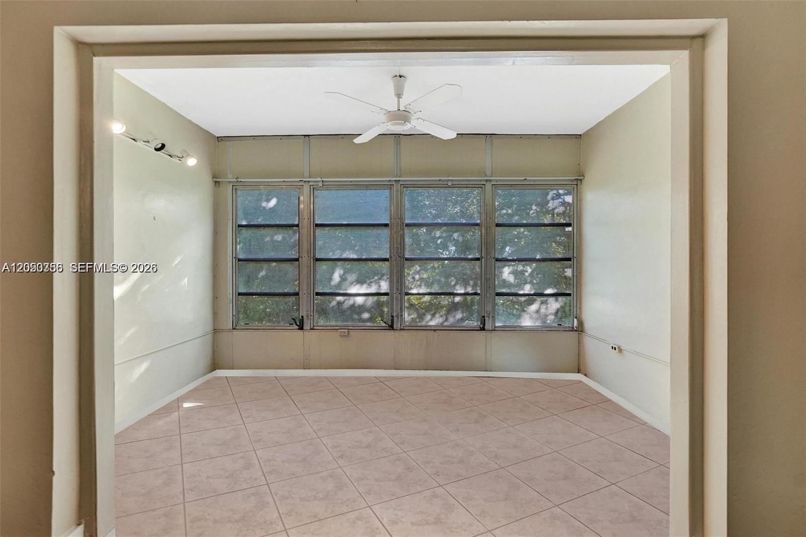 1030 Country Club Dr # 405