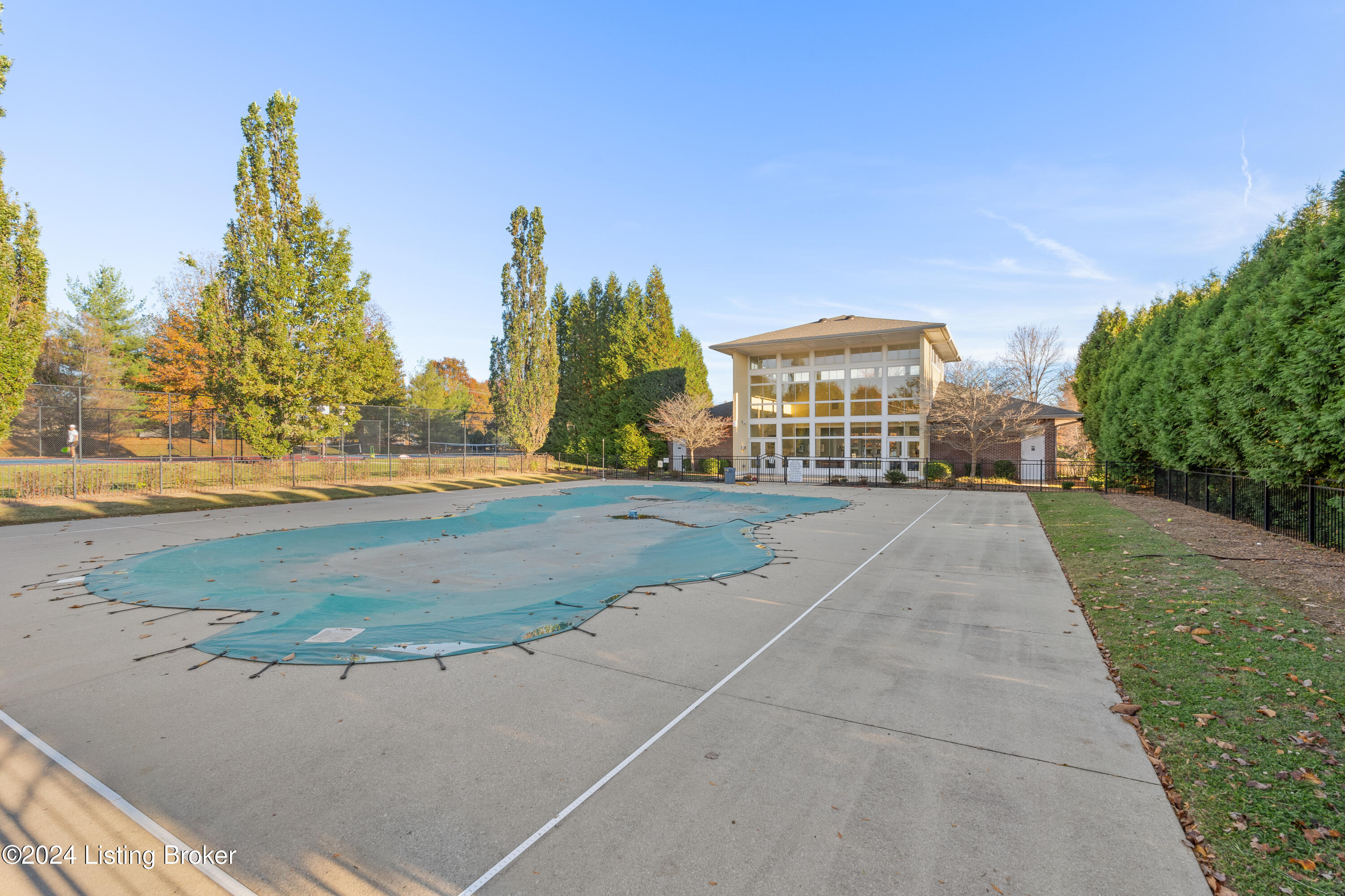 13302 Longwood Ln