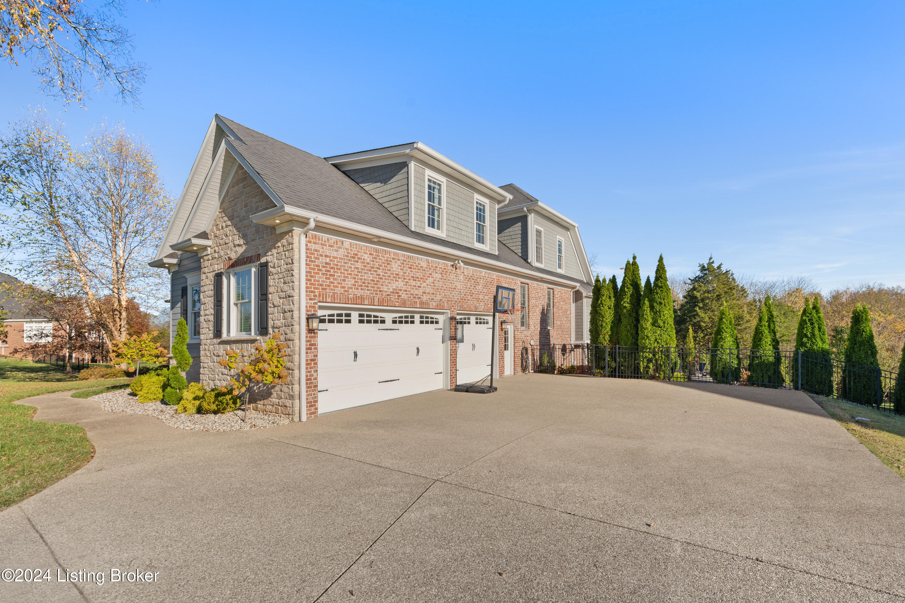 13302 Longwood Ln