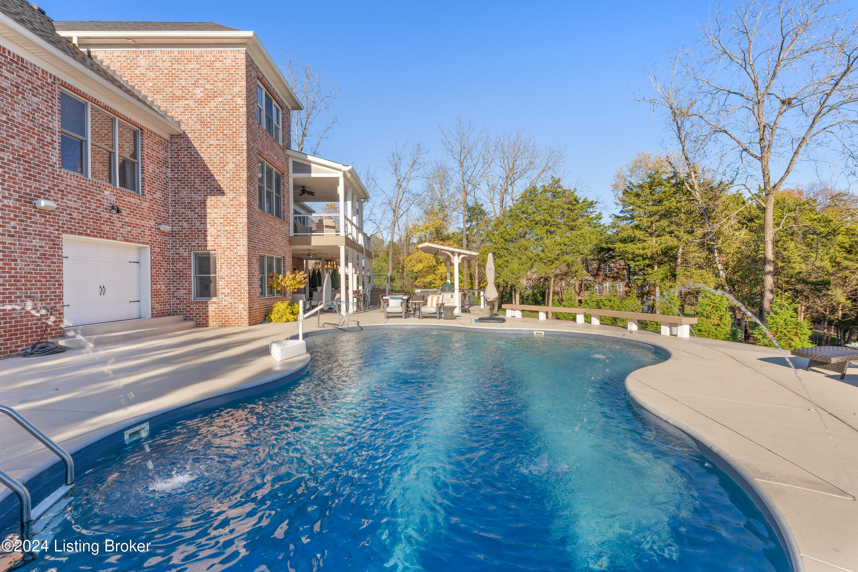 13302 Longwood Ln