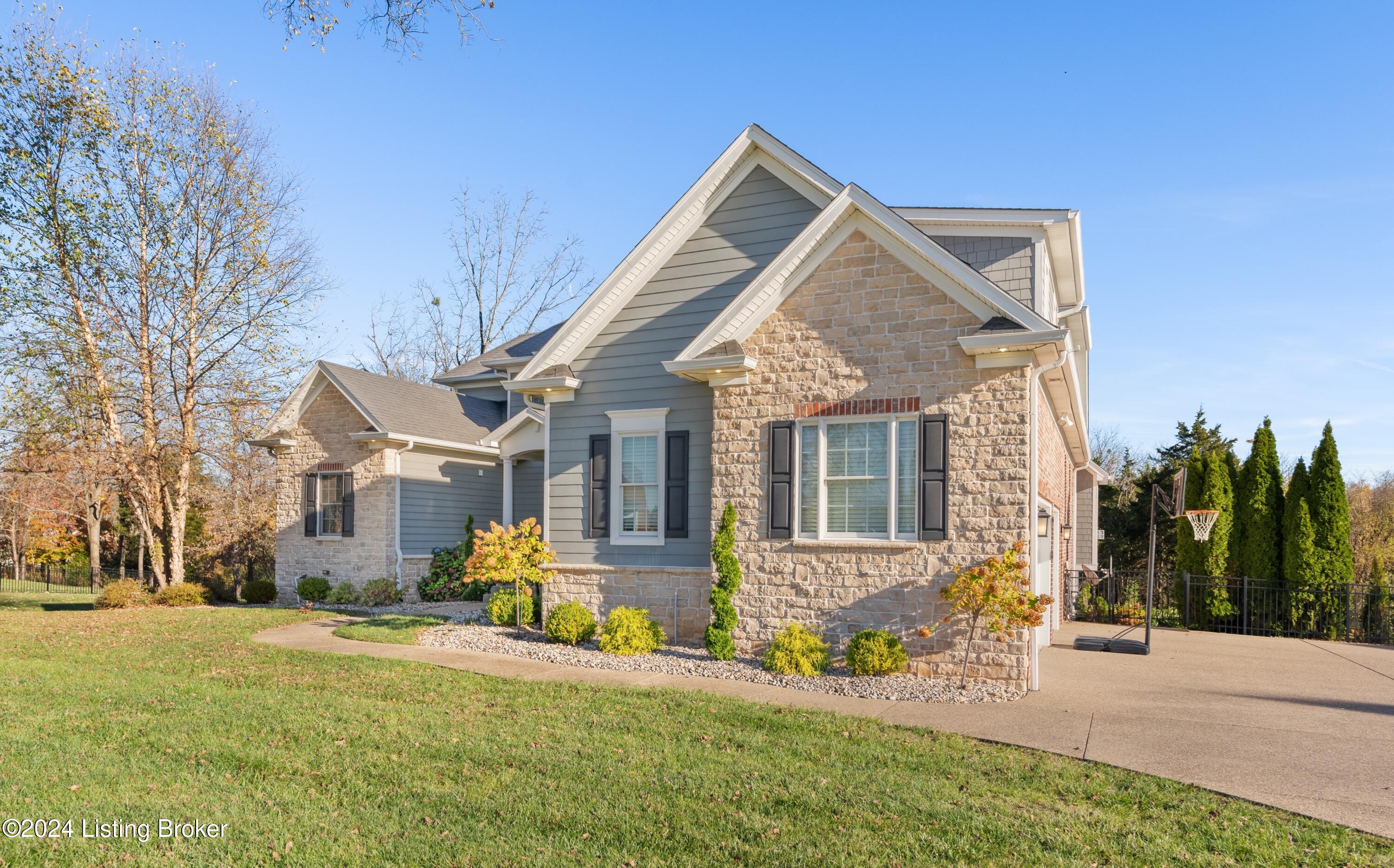 13302 Longwood Ln