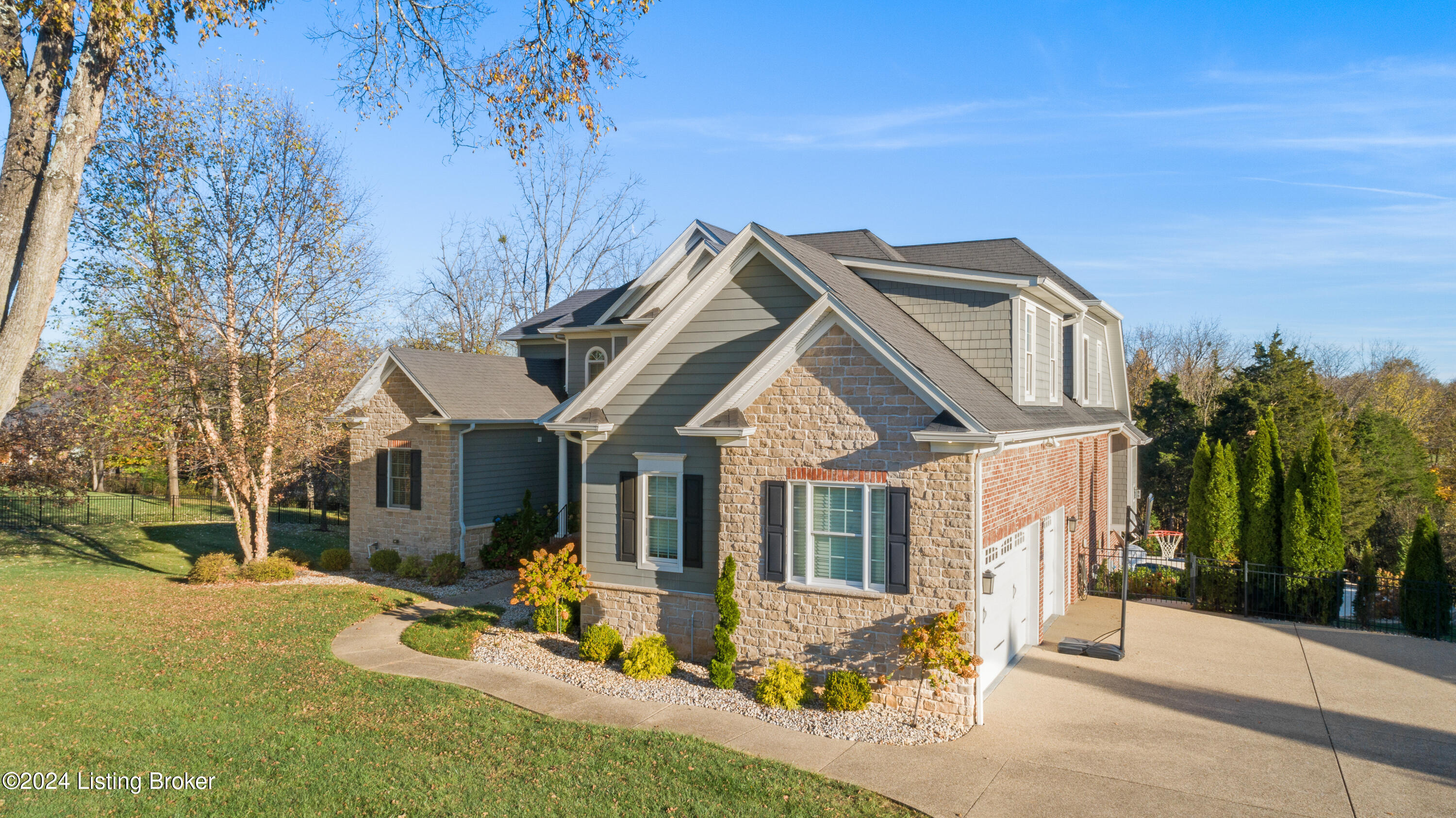 13302 Longwood Ln
