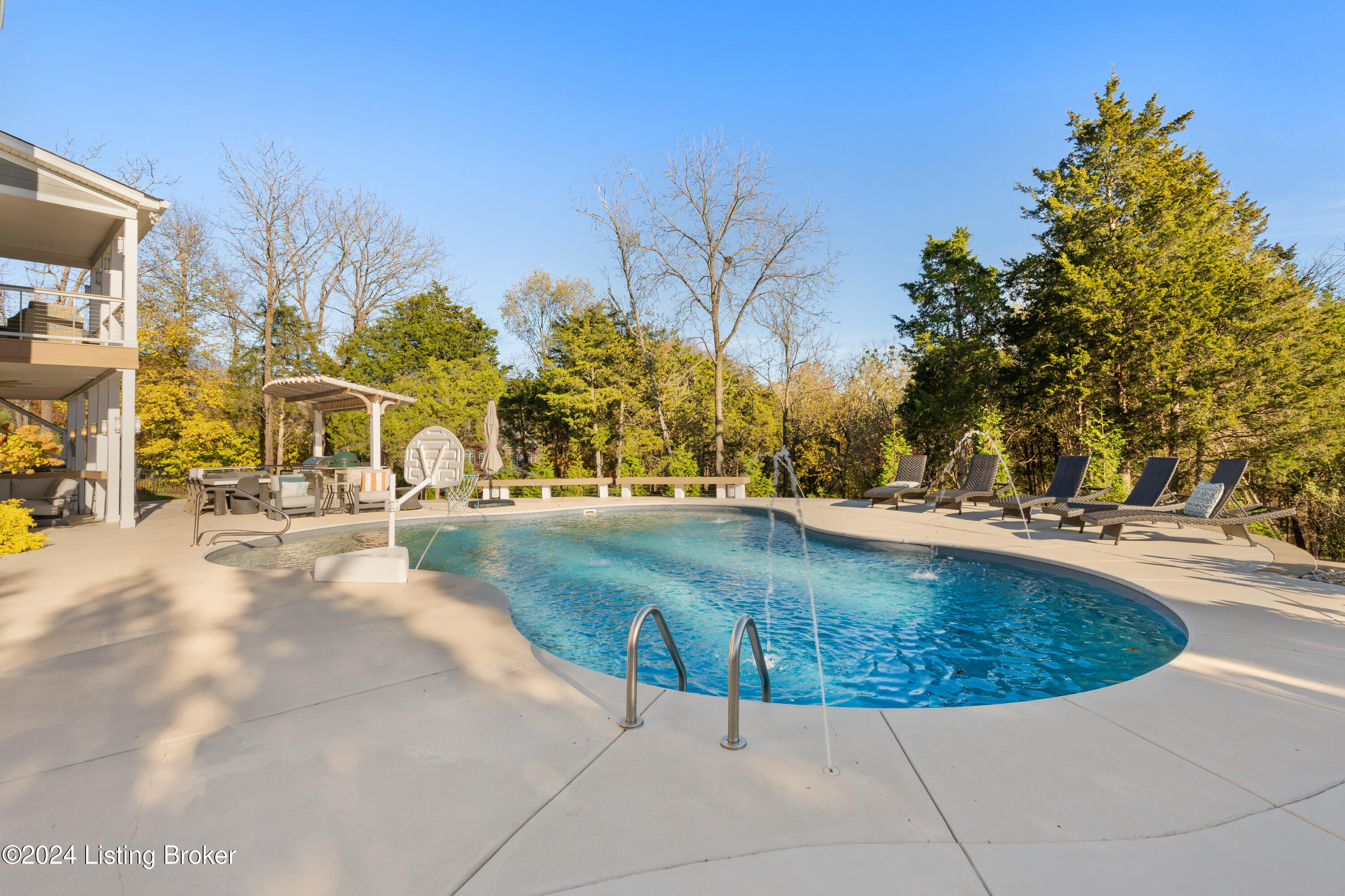 13302 Longwood Ln