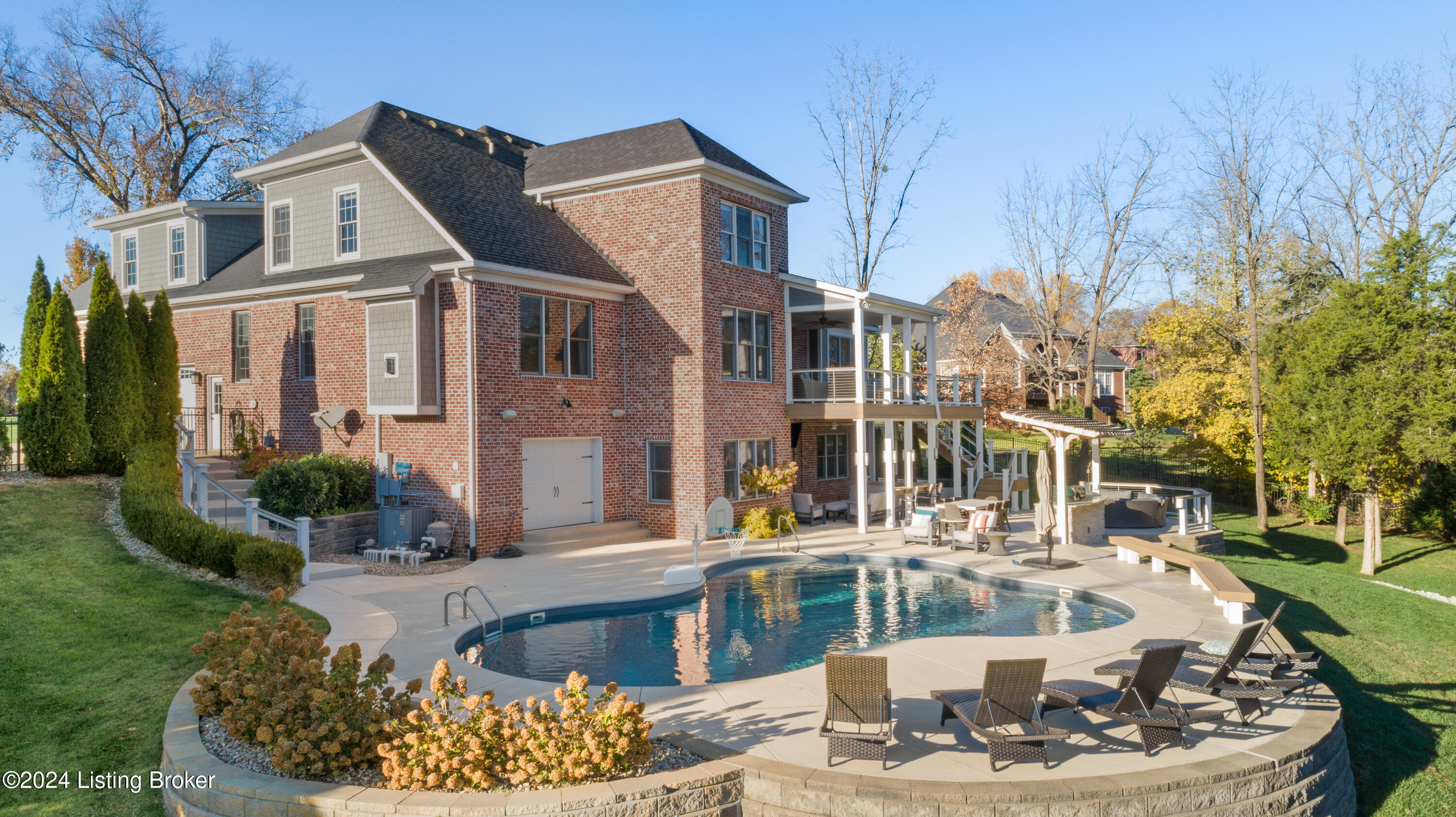 13302 Longwood Ln