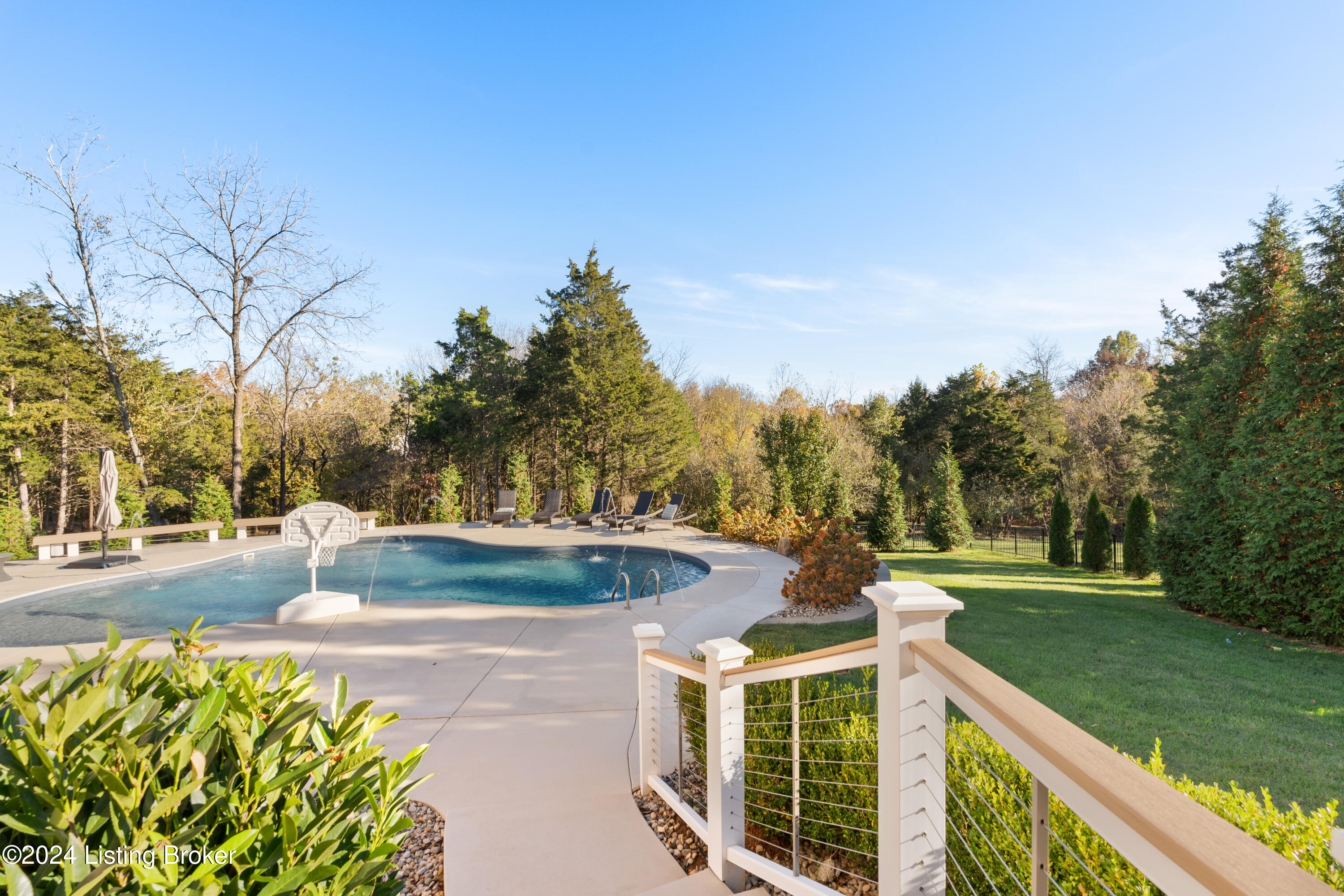 13302 Longwood Ln