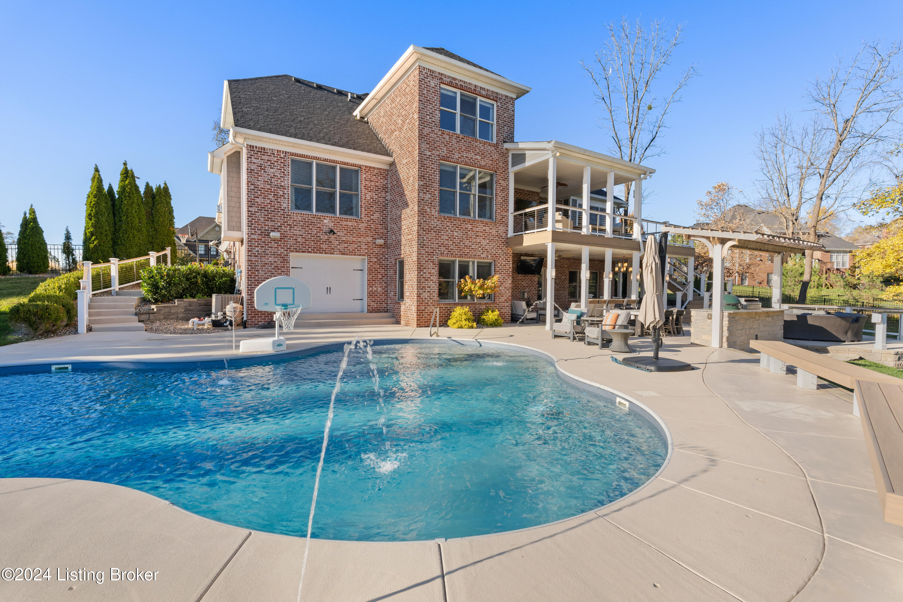 13302 Longwood Ln