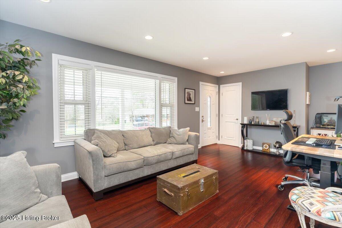 4209 Hewitt Ave