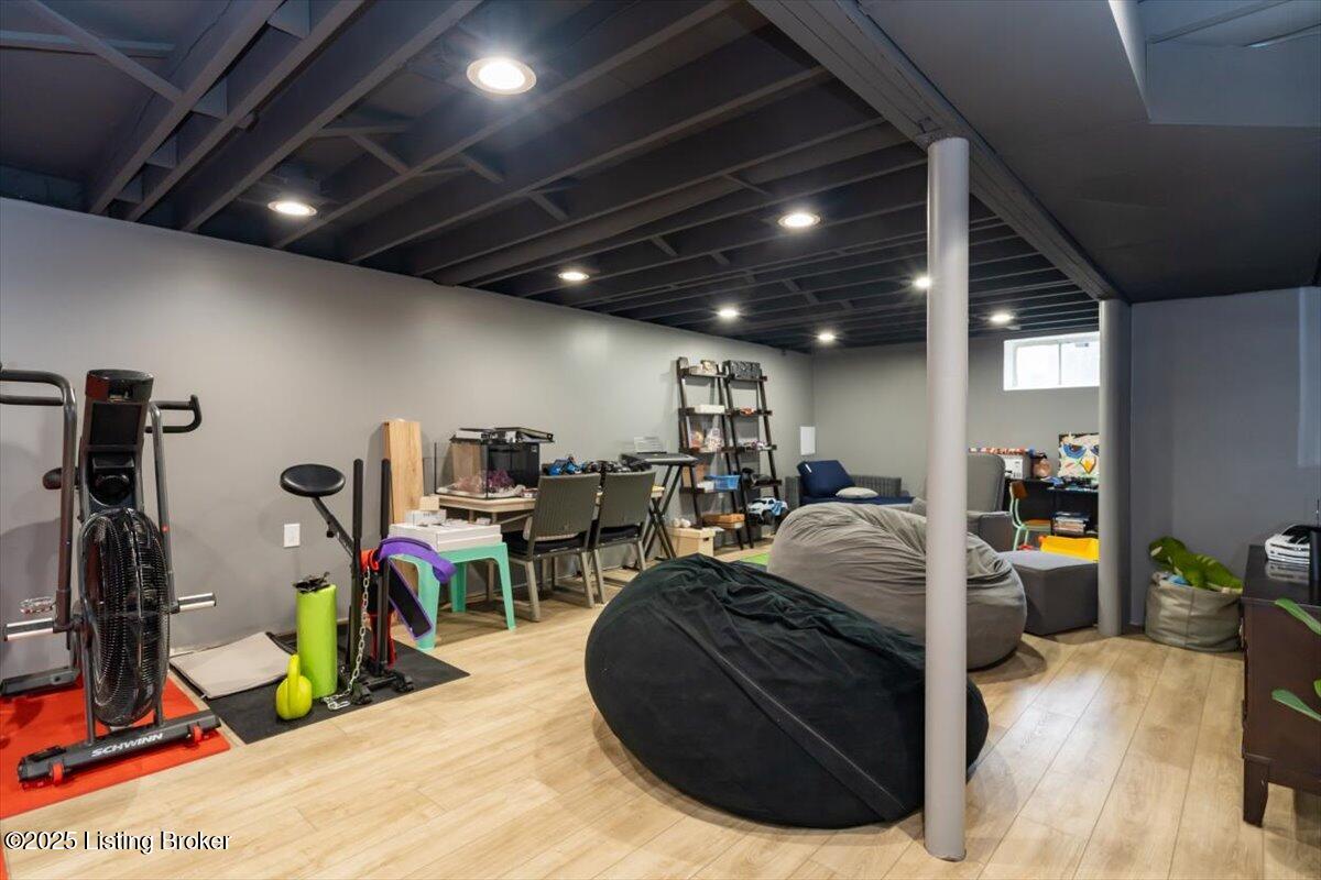 4209 Hewitt Ave