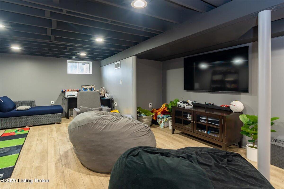 4209 Hewitt Ave