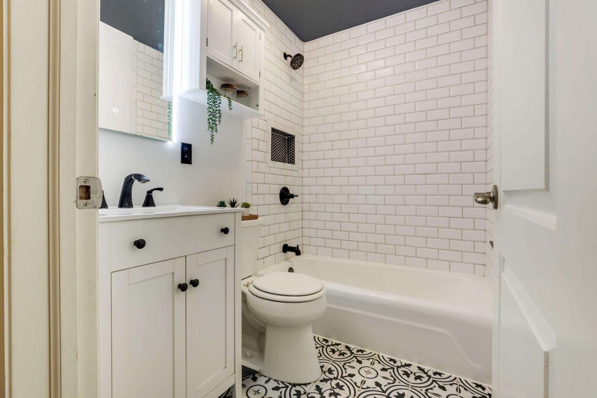 2564 Shore Line Lane