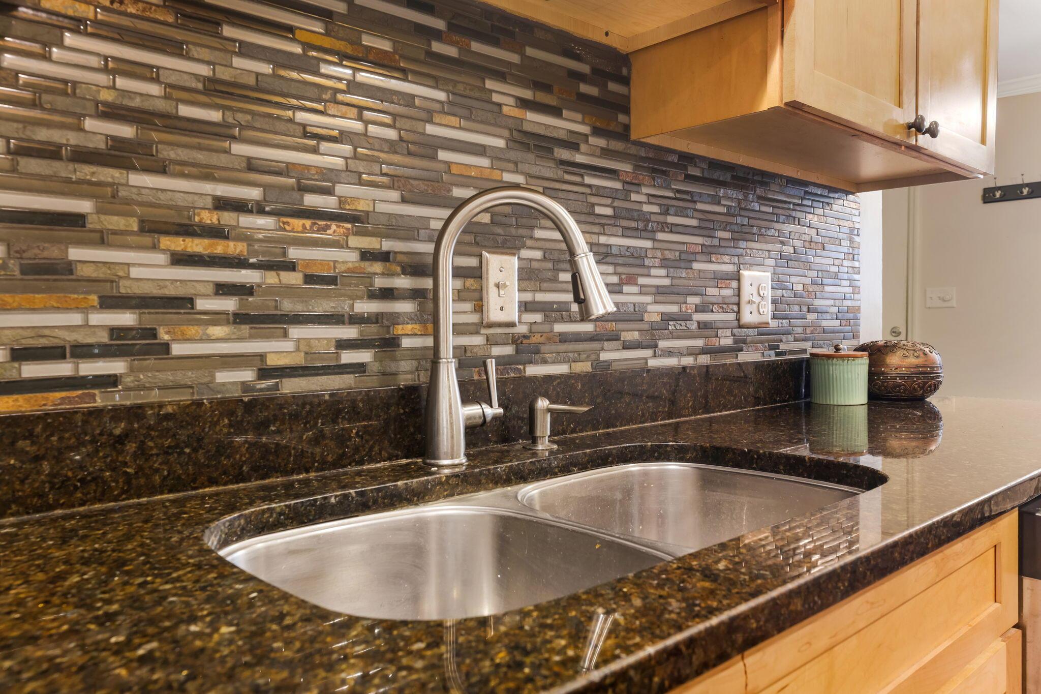2564 Shore Line Lane