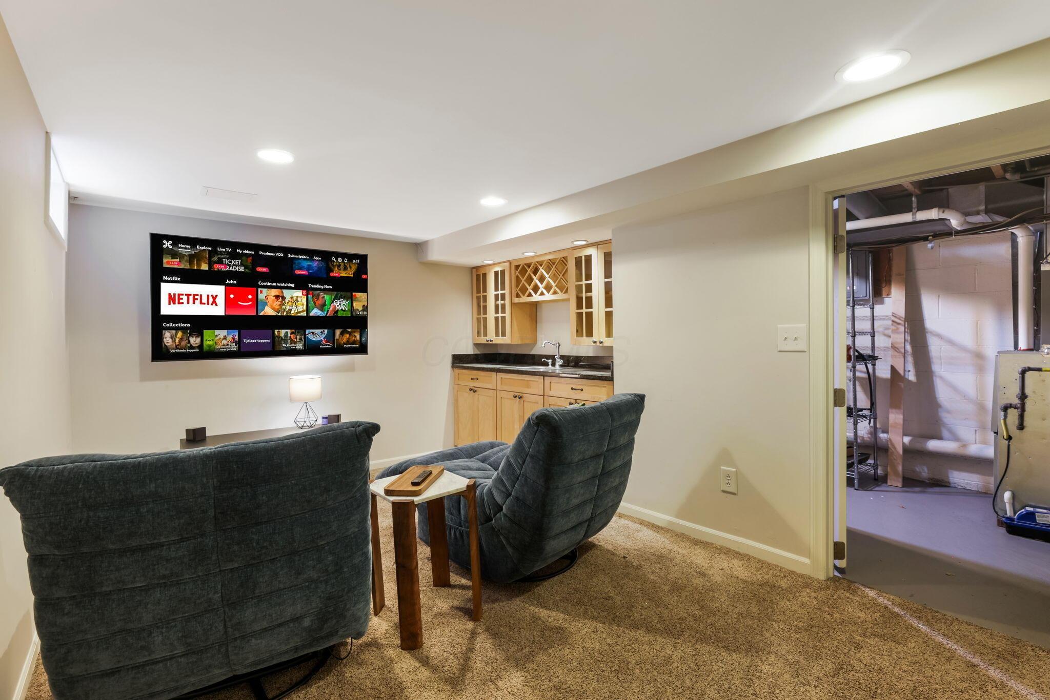 2564 Shore Line Lane