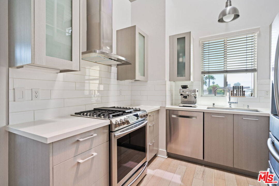 600 S Ridgeley Dr Unit: PH9