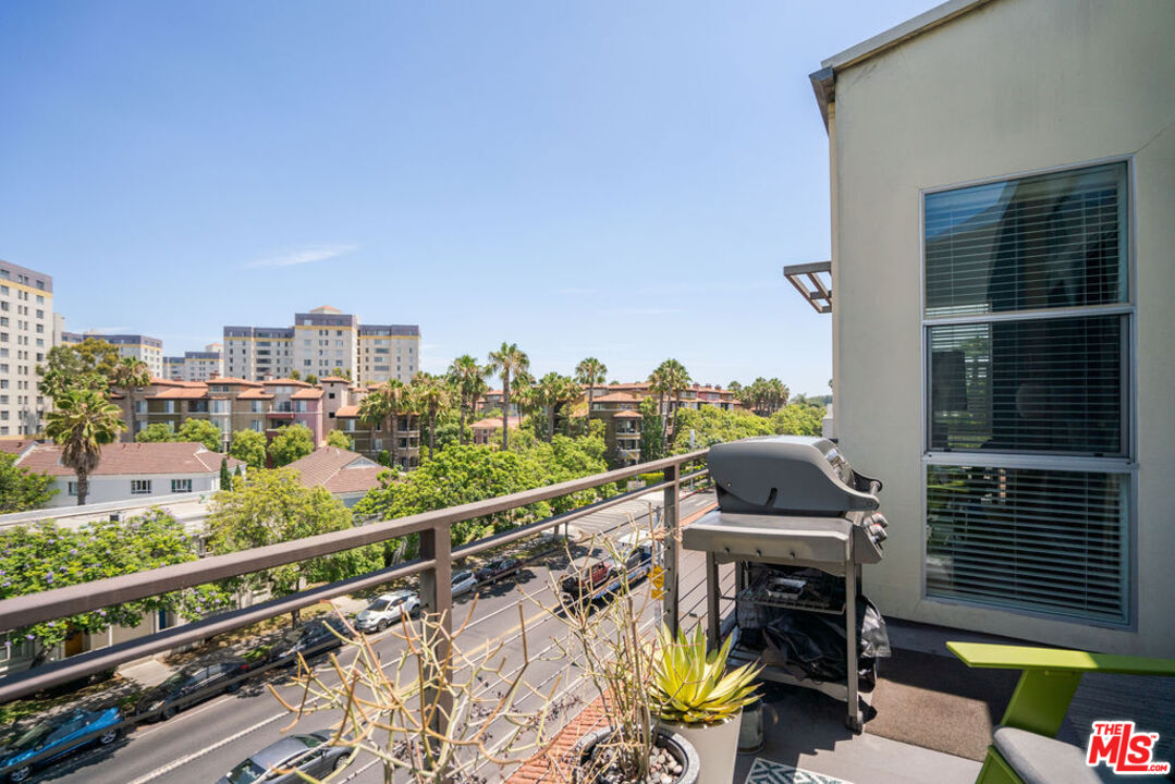 600 S Ridgeley Dr Unit: PH9