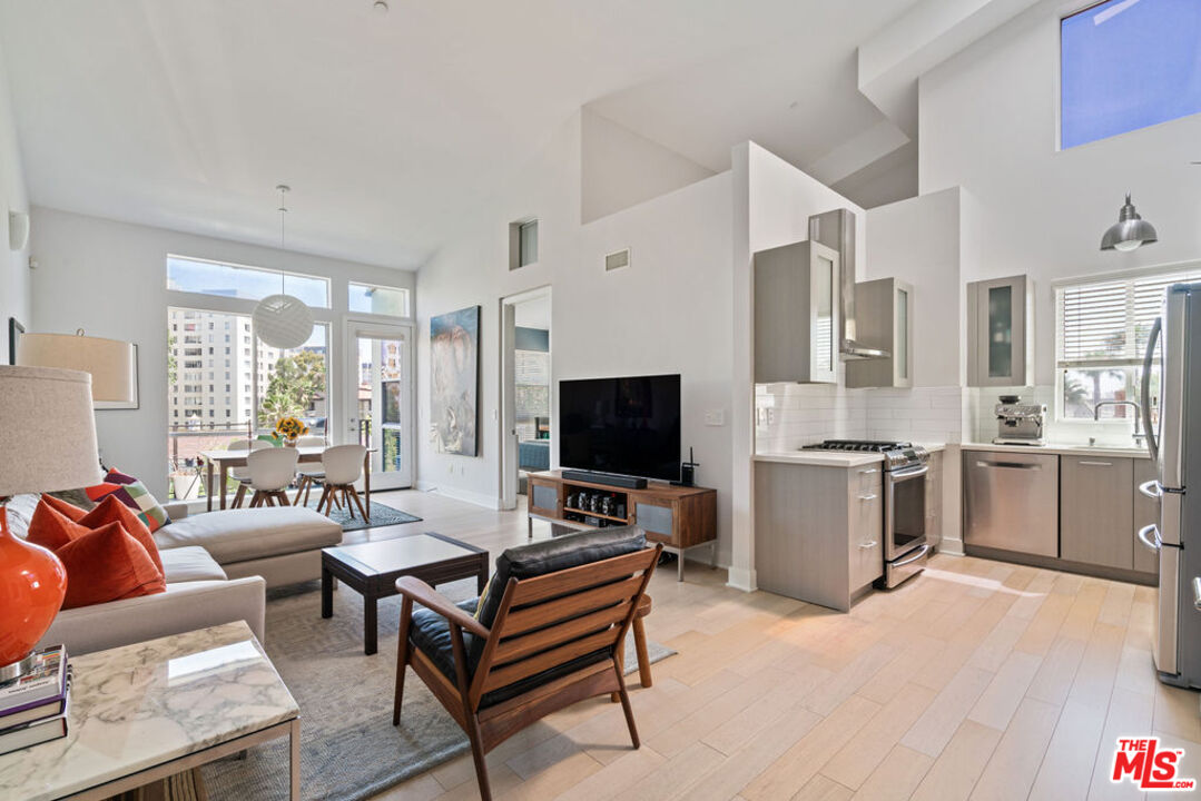 600 S Ridgeley Dr Unit: PH9