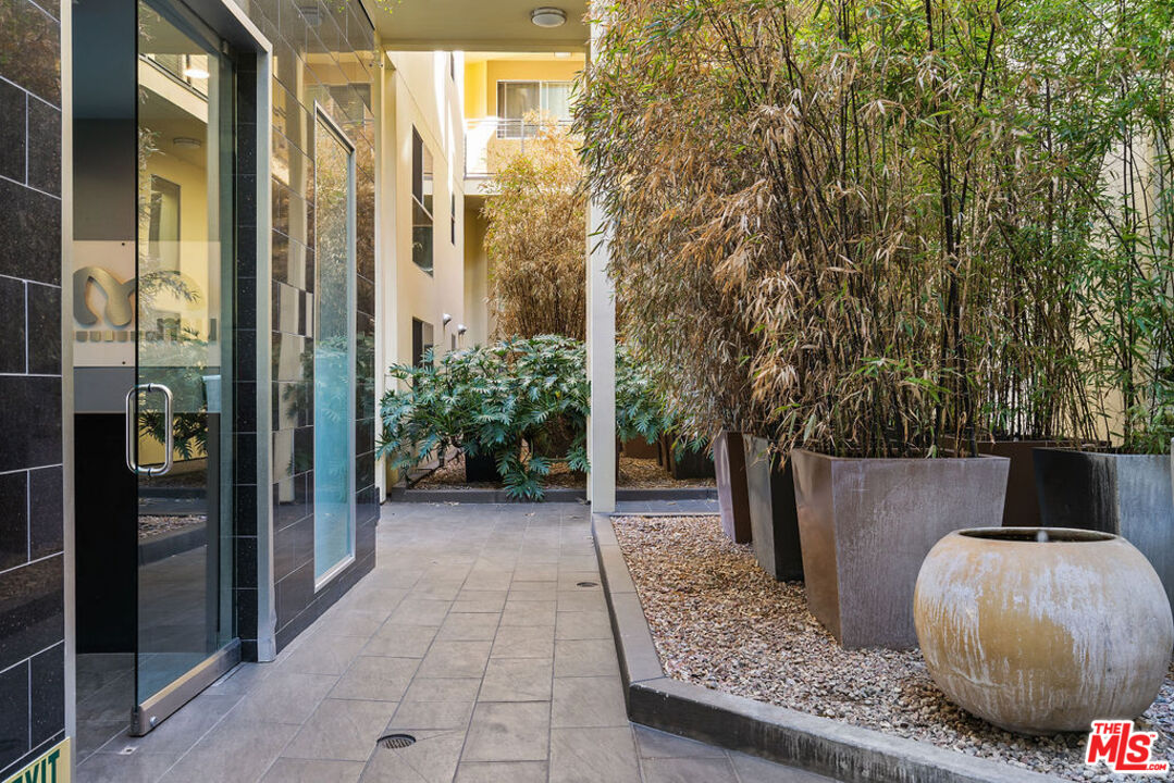 600 S Ridgeley Dr Unit: PH9