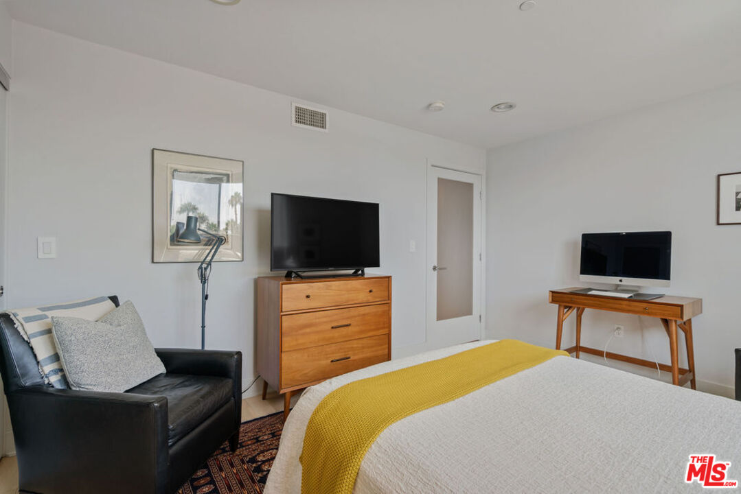 600 S Ridgeley Dr Unit: PH9