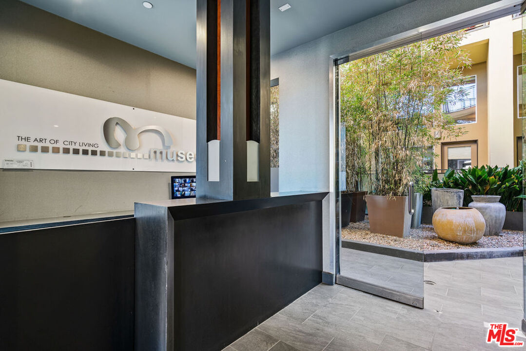 600 S Ridgeley Dr Unit: PH9