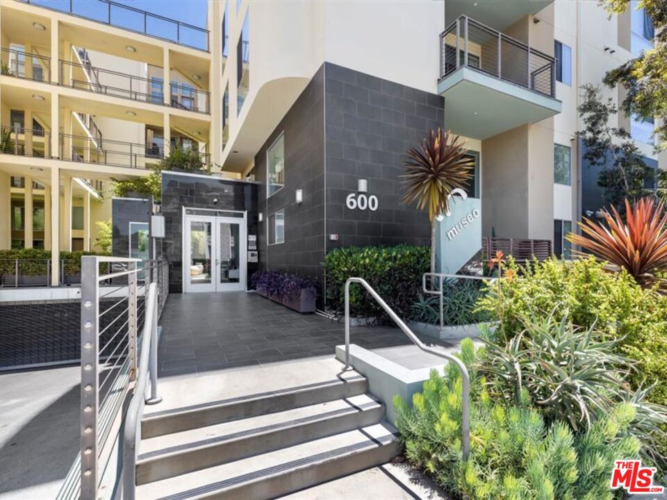 600 S Ridgeley Dr Unit: 2