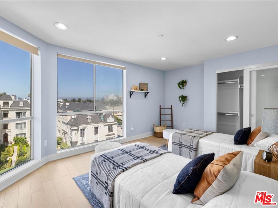 600 S Ridgeley Dr Unit: 2