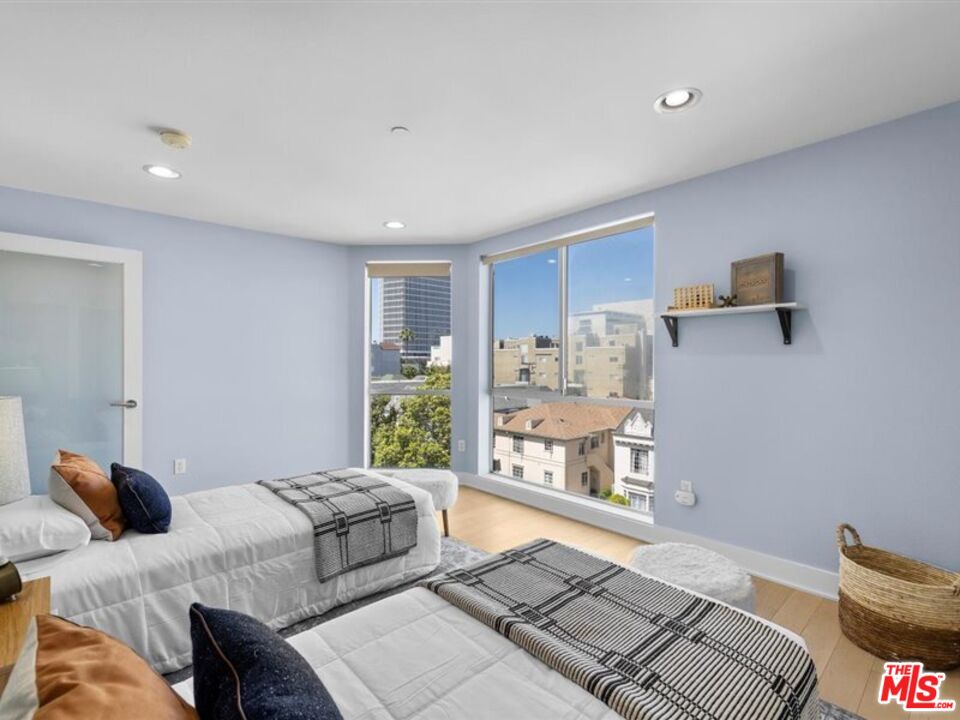 600 S Ridgeley Dr Unit: 2