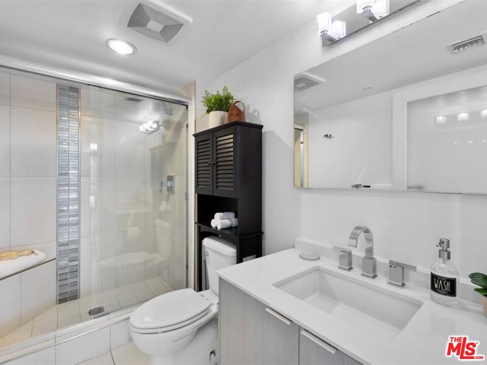 600 S Ridgeley Dr Unit: 2