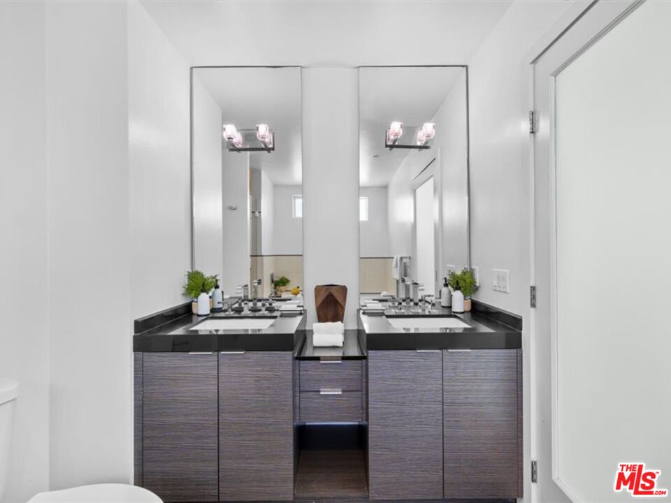 600 S Ridgeley Dr Unit: 2