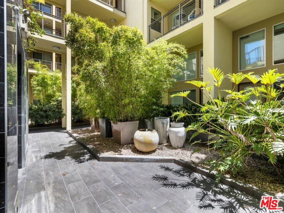 600 S Ridgeley Dr Unit: 2